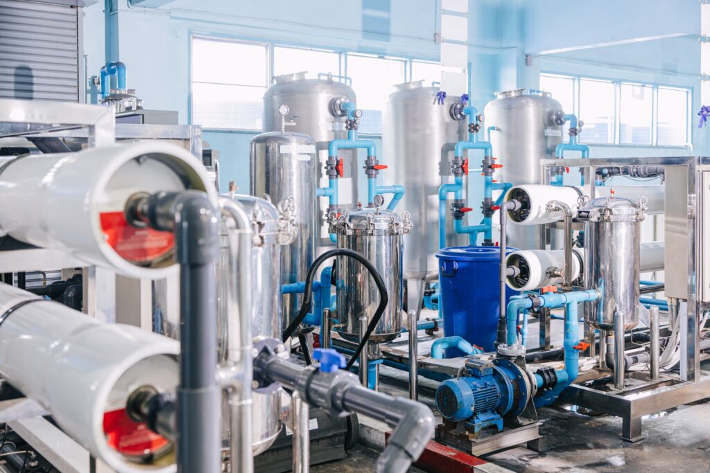 Système de filtration de la pureté de l'eau dans une usine d'eau potable, zone de purification d'eau propre d'usine de nourriture et de boisson.